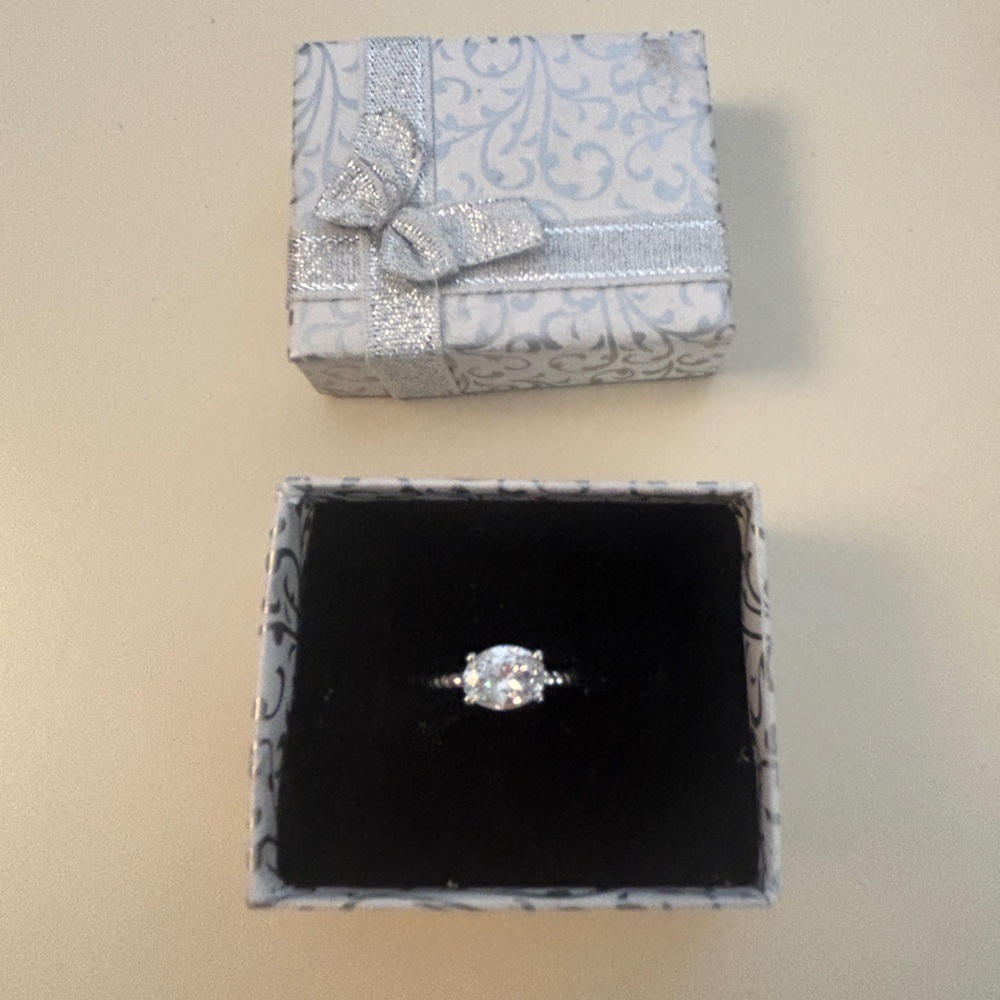 Stunning Silver Women's Ring with Crystal Accent Sterling Silver 925